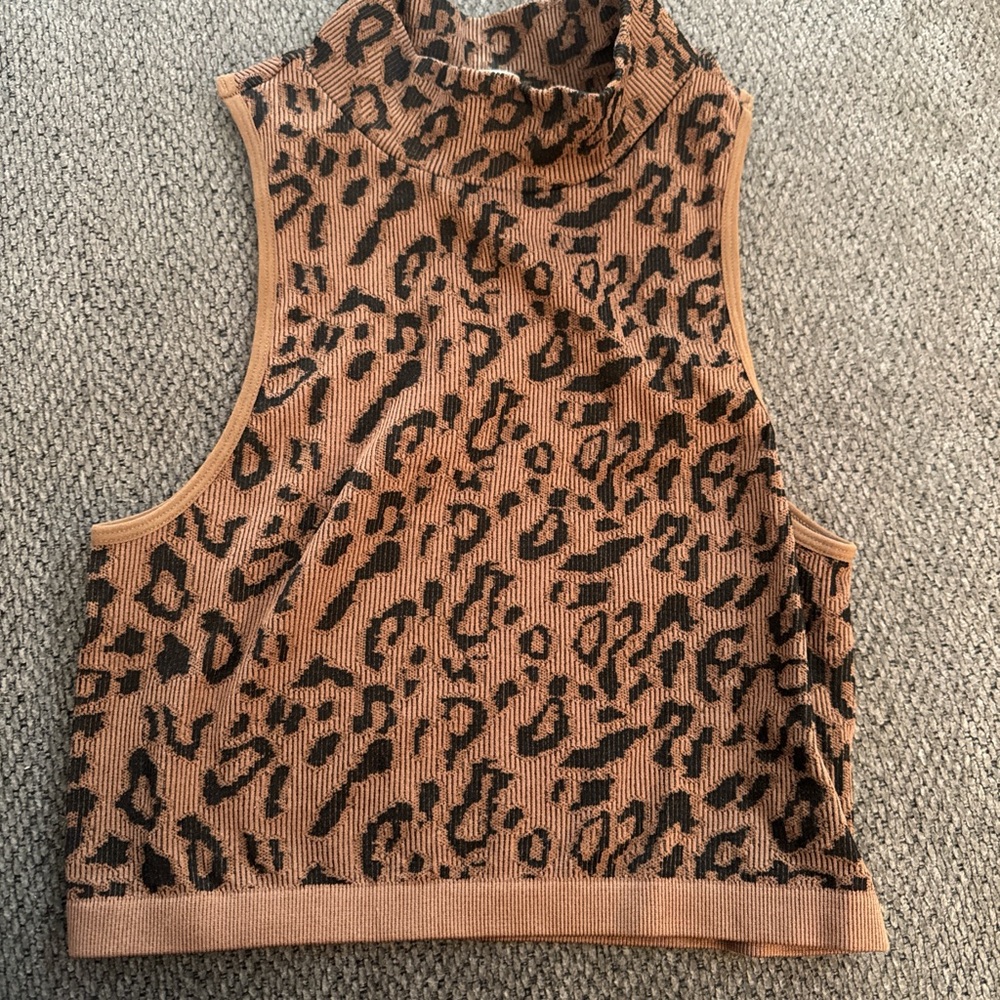 Cropped Leopard Print Sleeveless Top